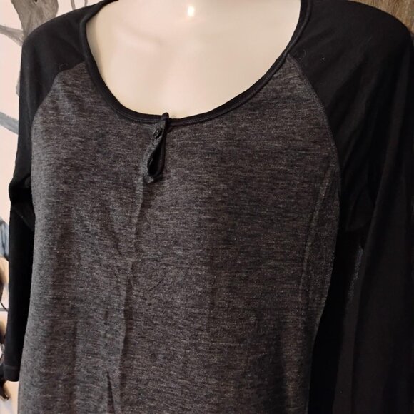 Vintage Old Navy Baseball Tee size Medium Dark Grey RAGLAN Black 3/4 sleeve - Picture 3 of 6